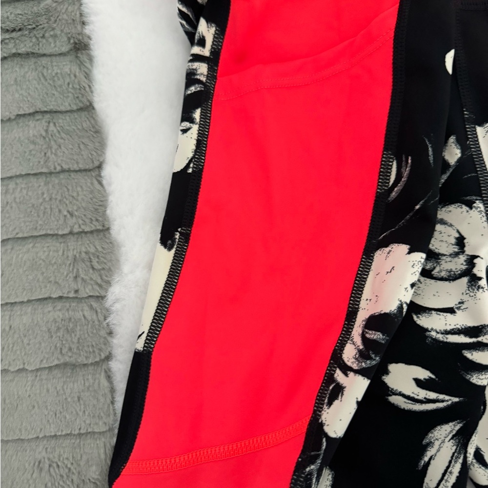 LulaRoe Rise workout pants - Picture 3 of 5
